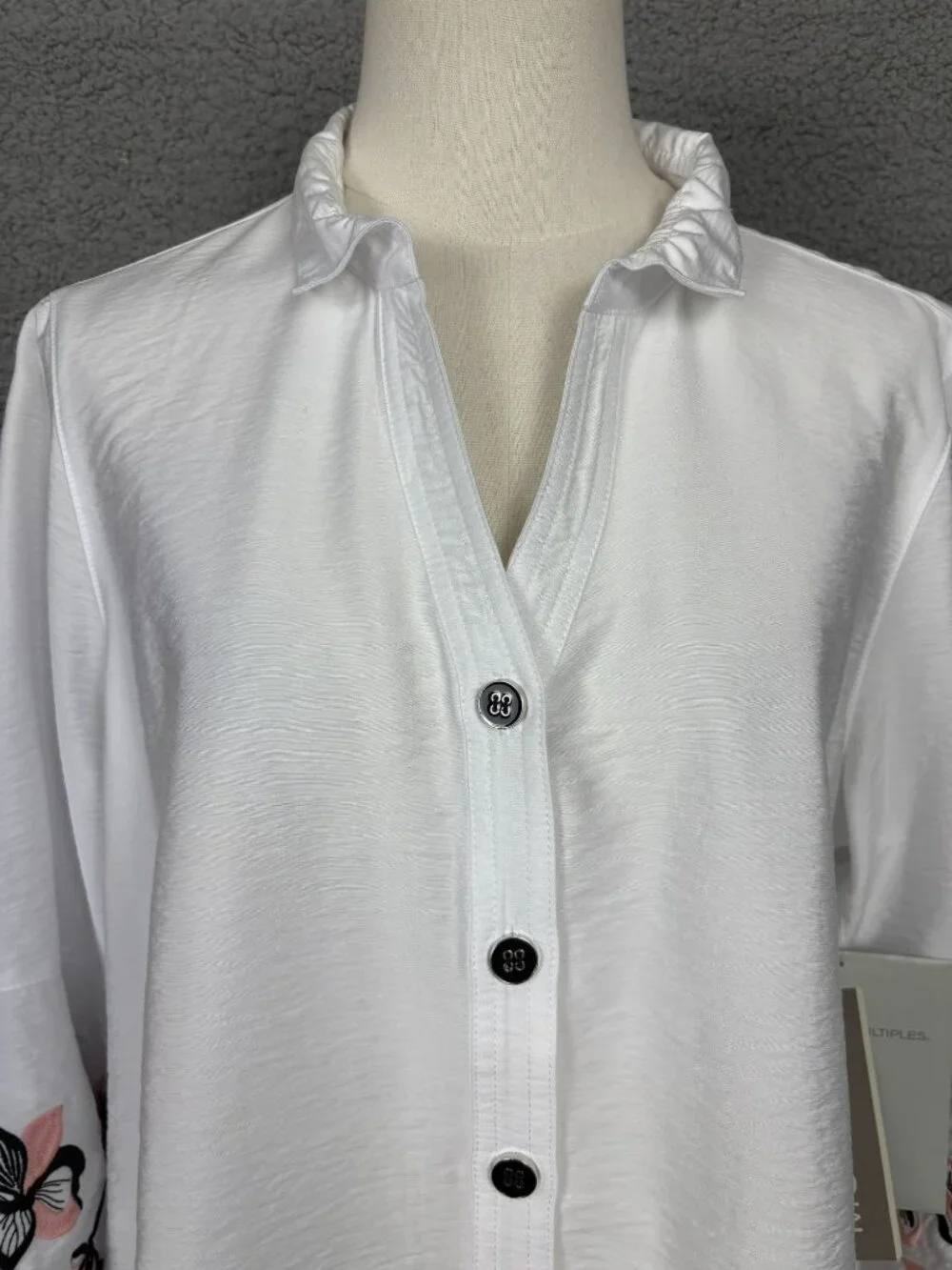 Multiples White Button-Up Blouse W/ Embroidered Floral Sleeves Size PM NWT's - Picture 2 of 8